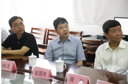 6月4日，省市场监管局党委委员、副局长，省药品监管局党组书记、局长徐润龙带队来公司开展“三服务”活动